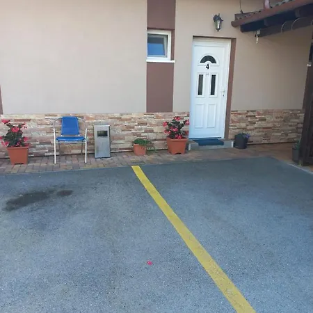 Boglárka Apartamento *