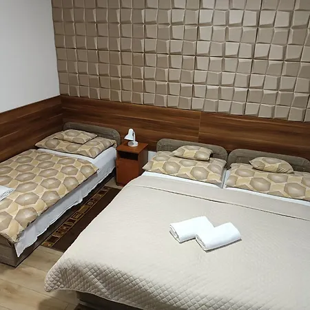 Boglárka Apartamento *