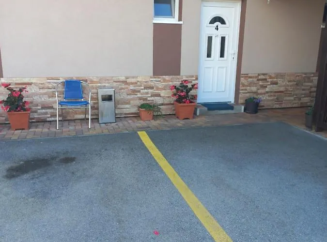 Boglarka Vendeghaz Apartment *