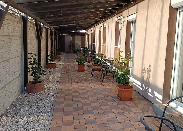 Boglarka Vendeghaz Apartment *