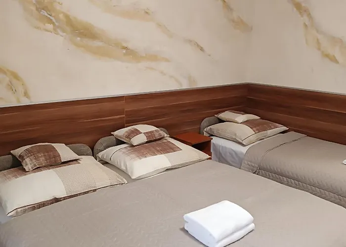 Boglarka Vendeghaz Daire *